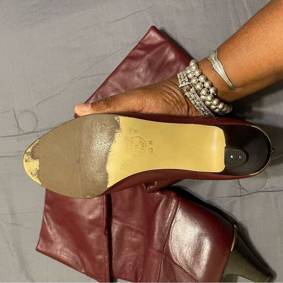 Etienne Aigner Red Heeled Boots with Vintage Flair - Picture 6 of 8